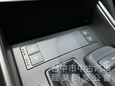 17年式！小改款！頂級版！ACC跟車！通風椅 盲點 三眼LED頭燈 電視 天窗！原鈑件！可全貸！大甲在地深耕30年老店！
