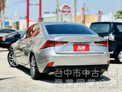 17年式！小改款！頂級版！ACC跟車！通風椅 盲點 三眼LED頭燈 電視 天窗！原鈑件！可全貸！大甲在地深耕30年老店！