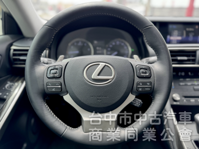 17年式！小改款！頂級版！ACC跟車！通風椅 盲點 三眼LED頭燈 電視 天窗！原鈑件！可全貸！大甲在地深耕30年老店！