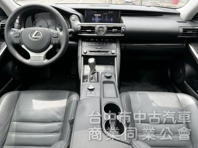 17年式！小改款！頂級版！ACC跟車！通風椅 盲點 三眼LED頭燈 電視 天窗！原鈑件！可全貸！大甲在地深耕30年老店！