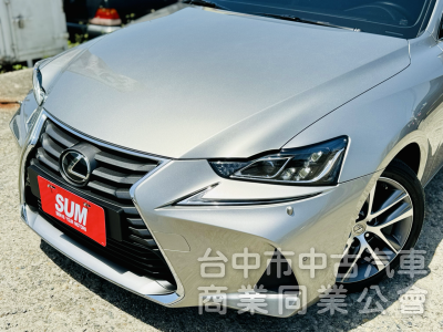 17年式！小改款！頂級版！ACC跟車！通風椅 盲點 三眼LED頭燈 電視 天窗！原鈑件！可全貸！大甲在地深耕30年老店！