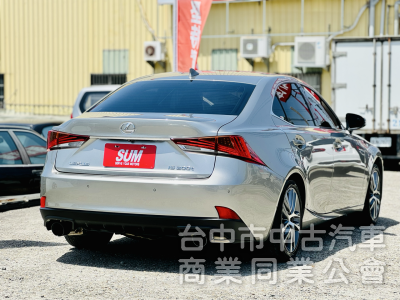 17年式！小改款！頂級版！ACC跟車！通風椅 盲點 三眼LED頭燈 電視 天窗！原鈑件！可全貸！大甲在地深耕30年老店！