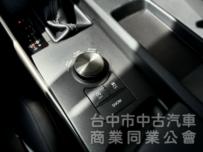 小改款！ACC跟車！原廠保養！雙電動加熱椅 導航 數位電視！年均僅跑1.3萬公里！原鈑件！可全貸！大甲在地30年老店！