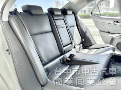小改款！ACC跟車！原廠保養！雙電動加熱椅 導航 數位電視！年均僅跑1.3萬公里！原鈑件！可全貸！大甲在地30年老店！