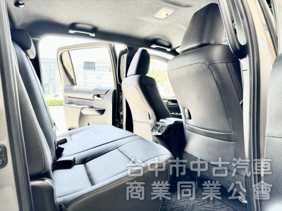一手車！原廠保養！柴油4WD！車斗捲簾！ACC跟車 環景 通風座椅 CarPlay！原鈑件！可全貸！大甲在地30年老店！