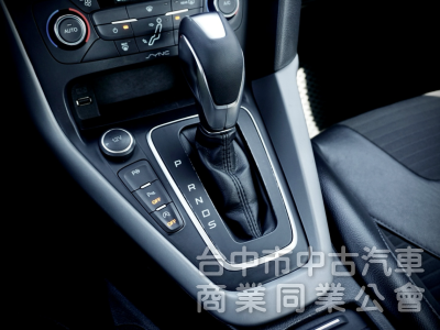 頂級S版！僅跑7萬！CarPlay 免鑰匙 盲點 HID頭燈 天窗 定速 自動停車！可全貸！大甲在地深耕30年老店！