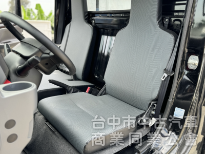 一手車！僅跑2萬8！車室空間大！同級距車斗最寬長！雙安！循跡防滑！ABS！可全貸！全省保固！大甲在地深耕30年老店！ 
