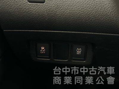 低里程！僅跑4萬！小車大空間！6氣囊！藍芽影音 倒車顯影 前後紀錄！後座出風口！原鈑件！可全貸！台中在地深耕30年老店！