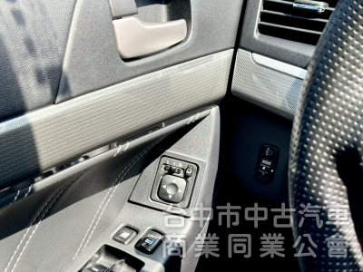 一手車！里程僅跑7萬！原廠保養！定速！I-KEY！無線AppleCarPlay！倒車顯影 四輪新胎 抬頭顯示！原鈑件！
