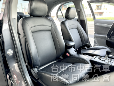 一手車！里程僅跑7萬！原廠保養！定速！I-KEY！無線AppleCarPlay！倒車顯影 四輪新胎 抬頭顯示！原鈑件！