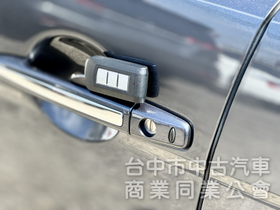 一手車！里程僅跑7萬！原廠保養！定速！I-KEY！無線AppleCarPlay！倒車顯影 四輪新胎 抬頭顯示！原鈑件！