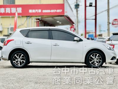 低里程！僅跑4萬！小車大空間！6氣囊！藍芽影音 倒車顯影 前後紀錄！後座出風口！原鈑件！可全貸！台中在地深耕30年老店！