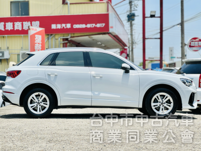 一手車！僅跑3萬！原廠保養！新車保固中！ACC跟車 盲點 環景 腳踢尾門 CarPlay！原鈑件！台中在地30年老店！