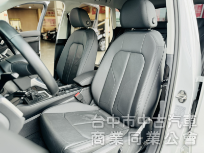 一手車！僅跑3萬！原廠保養！新車保固中！ACC跟車 盲點 環景 腳踢尾門 CarPlay！原鈑件！台中在地30年老店！