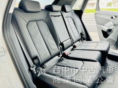 一手車！僅跑3萬！原廠保養！新車保固中！ACC跟車 盲點 環景 腳踢尾門 CarPlay！原鈑件！台中在地30年老店！