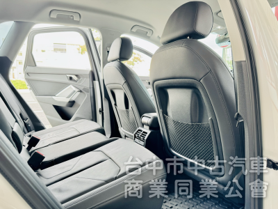 一手車！僅跑3萬！原廠保養！新車保固中！ACC跟車 盲點 環景 腳踢尾門 CarPlay！原鈑件！台中在地30年老店！