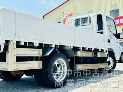 低里程！全新車斗！僅跑11萬！長軸11呎半！原廠防捲入護欄！免尿素！載重五噸！無限速！可全貸！大甲在地深耕30年老店！
