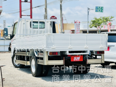 低里程！全新車斗！僅跑11萬！長軸11呎半！原廠防捲入護欄！免尿素！載重五噸！無限速！可全貸！大甲在地深耕30年老店！