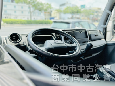 低里程！全新車斗！僅跑11萬！長軸11呎半！原廠防捲入護欄！免尿素！載重五噸！無限速！可全貸！大甲在地深耕30年老店！