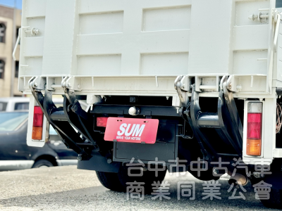 自排！僅跑9萬！雙折雙芯尾門！免尿素！載重五噸！四錄環景！工具箱！錏板！護欄！全省保固！