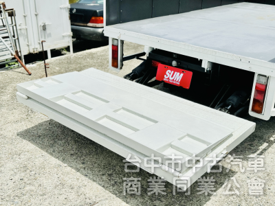 自排！僅跑9萬！雙折雙芯尾門！免尿素！載重五噸！四錄環景！工具箱！錏板！護欄！全省保固！