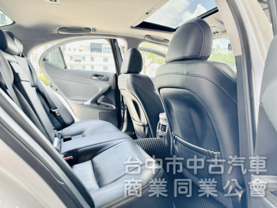 一手車！NAVI旗艦版！僅跑10萬！定速！ML音響！撥片！導航！後電動遮陽簾！雙電動冷熱通風椅！前後車距雷達！原鈑件！