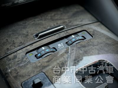 一手車！NAVI旗艦版！僅跑10萬！定速！ML音響！撥片！導航！後電動遮陽簾！雙電動冷熱通風椅！前後車距雷達！原鈑件！
