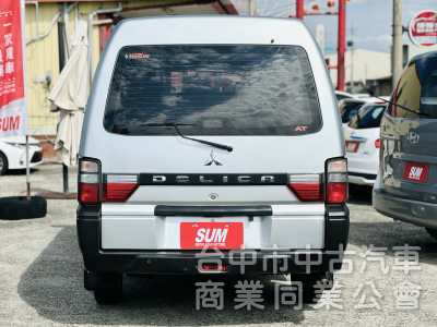 市場最低里程！僅跑1萬！自排～8人座！定速 雙安 循跡！原鈑件！可全貸！售後原廠2年5萬公里保固！台中在地30年老店！