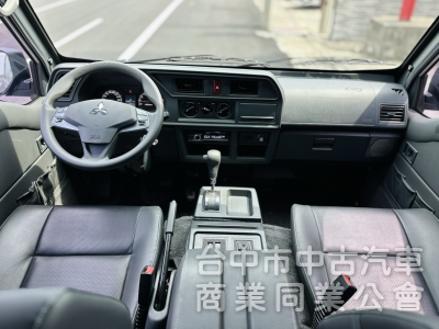 市場最低里程！僅跑1萬！自排～8人座！定速 雙安 循跡！原鈑件！可全貸！售後原廠2年5萬公里保固！台中在地30年老店！