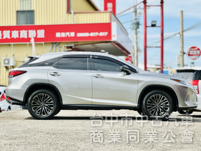 曜黑限量版！僅跑3萬！新車保固！ACC跟車 盲點 通風椅 電尾門 CarPlay！原鈑件！可全貸！台中在地深耕30年老店