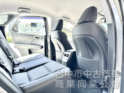 曜黑限量版！僅跑3萬！新車保固！ACC跟車 盲點 通風椅 電尾門 CarPlay！原鈑件！可全貸！台中在地深耕30年老店