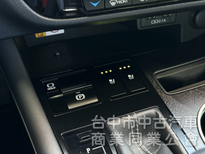 曜黑限量版！僅跑3萬！新車保固！ACC跟車 盲點 通風椅 電尾門 CarPlay！原鈑件！可全貸！台中在地深耕30年老店