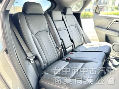 曜黑限量版！僅跑3萬！新車保固！ACC跟車 盲點 通風椅 電尾門 CarPlay！原鈑件！可全貸！台中在地深耕30年老店
