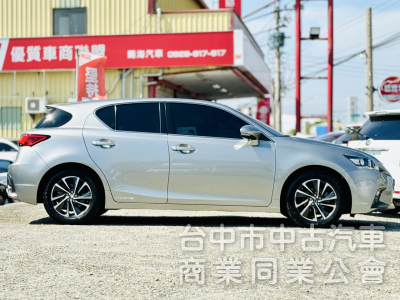僅跑3萬！末代改款！18年式！油電小掀背！ACC跟車！10安！記憶電動椅！車道偏移！原鈑件！可全貸！大甲在地30年老店！