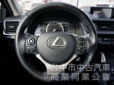 僅跑3萬！末代改款！18年式！油電小掀背！ACC跟車！10安！記憶電動椅！車道偏移！原鈑件！可全貸！大甲在地30年老店！
