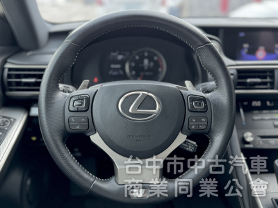 17年式！F Sport版！小改款！ACC跟車！雙電動通風椅！三眼LED頭燈！導航電視！可全貸！台中在地深耕30年老店！