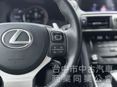 17年式！F Sport版！小改款！ACC跟車！雙電動通風椅！三眼LED頭燈！導航電視！可全貸！台中在地深耕30年老店！