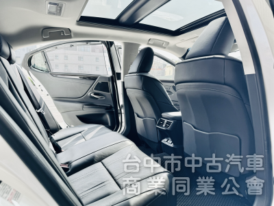 旗艦版！僅跑7萬！ACC跟車 全景天窗 ML音響 雙前通風椅 盲點 抬頭顯示 電動尾門  無線充電 後座遮陽簾！原鈑件！