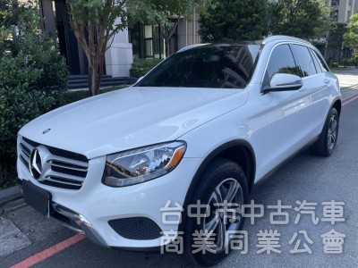 2016 Mercedes-Benz GLC 300 豪華內裝＋2.0渦輪引擎，動力順暢、操控靈敏，都市通勤假日出遊皆可