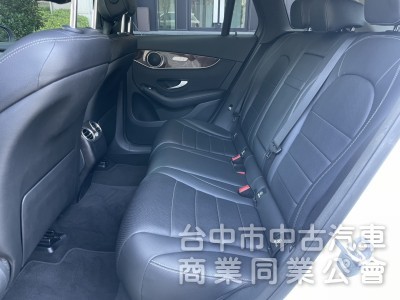 2016 Mercedes-Benz GLC 300 豪華內裝＋2.0渦輪引擎，動力順暢、操控靈敏，都市通勤假日出遊皆可