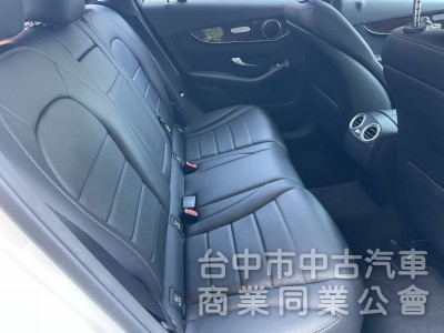 2016 Mercedes-Benz GLC 300 豪華內裝＋2.0渦輪引擎，動力順暢、操控靈敏，都市通勤假日出遊皆可