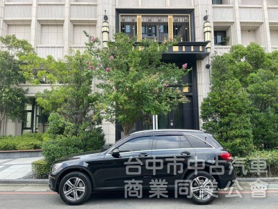 汎亞汽車 2017 Mercedes-Benz GLC 300 豪華內裝 內外漂亮