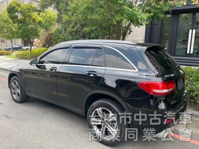 汎亞汽車 2017 Mercedes-Benz GLC 300 豪華內裝 內外漂亮