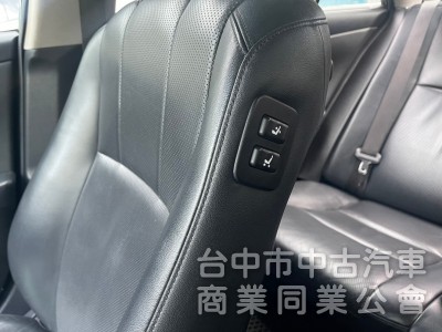 2015 Camry 原版件、頂級版 雙前通風座椅、後座電動座椅、駕駛記憶功能 油電超級省