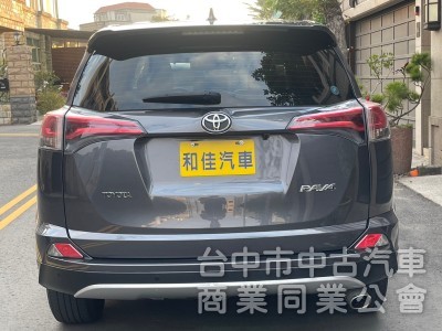 2016 RAV4 2.0 配備超多 ACC跟車、Car play 主機 駕駛電動座椅等等