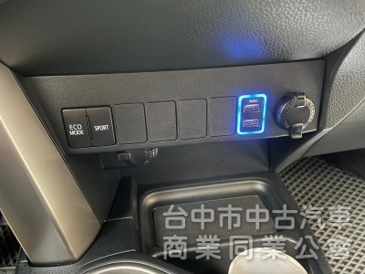 2016 RAV4 2.0 配備超多 ACC跟車、Car play 主機 駕駛電動座椅等等