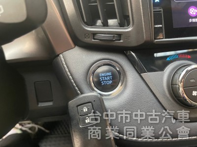 2016 RAV4 2.0 配備超多 ACC跟車、Car play 主機 駕駛電動座椅等等