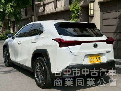 車況漂亮，旅遊小休旅車款