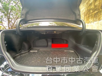 TOYOTA 豐田 CAMRY HYBRID 原鈑件、尊爵版、大型房車、質感首選。