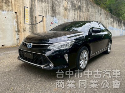 TOYOTA 豐田 CAMRY HYBRID 原鈑件、尊爵版、大型房車、質感首選。